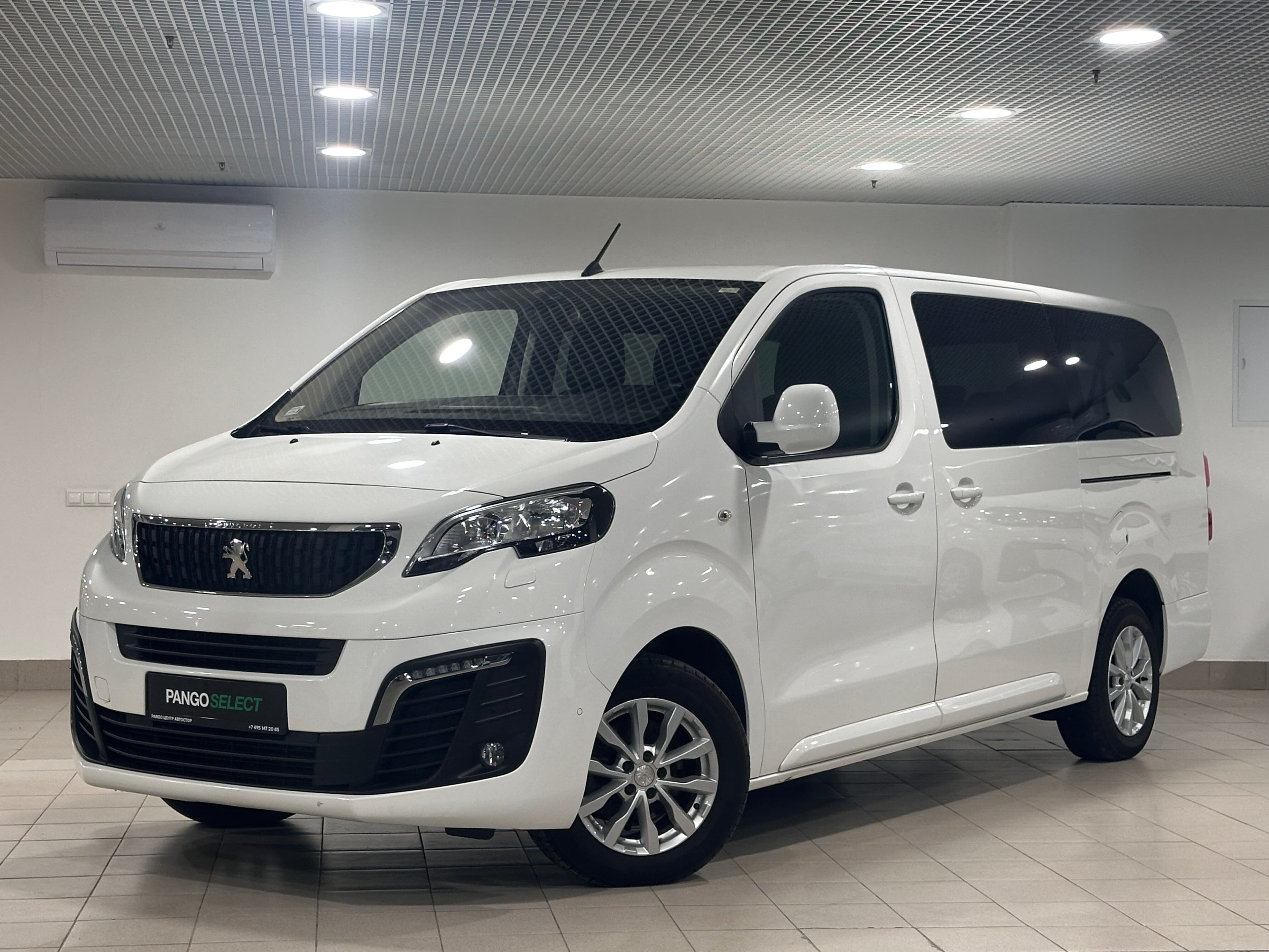 Фотография автомобиля Peugeot Traveller