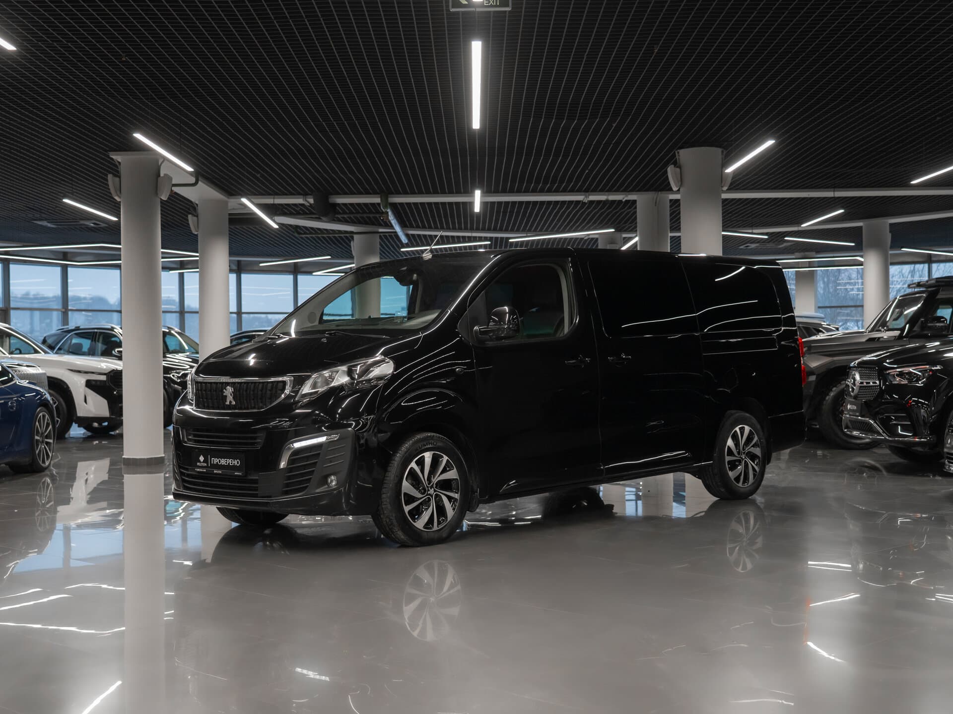 Фотография автомобиля Peugeot Traveller