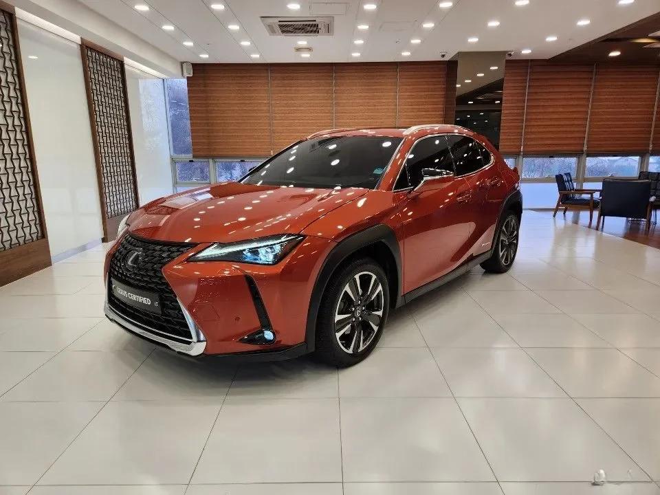 Фотография автомобиля Lexus UX