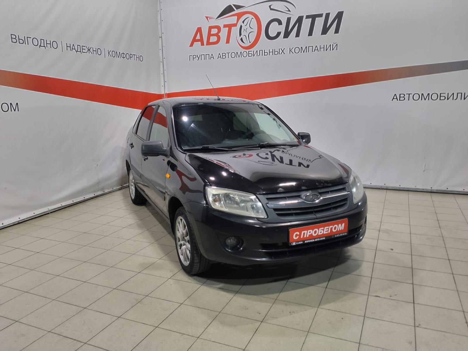 Фотография автомобиля Lada (ВАЗ) Granta