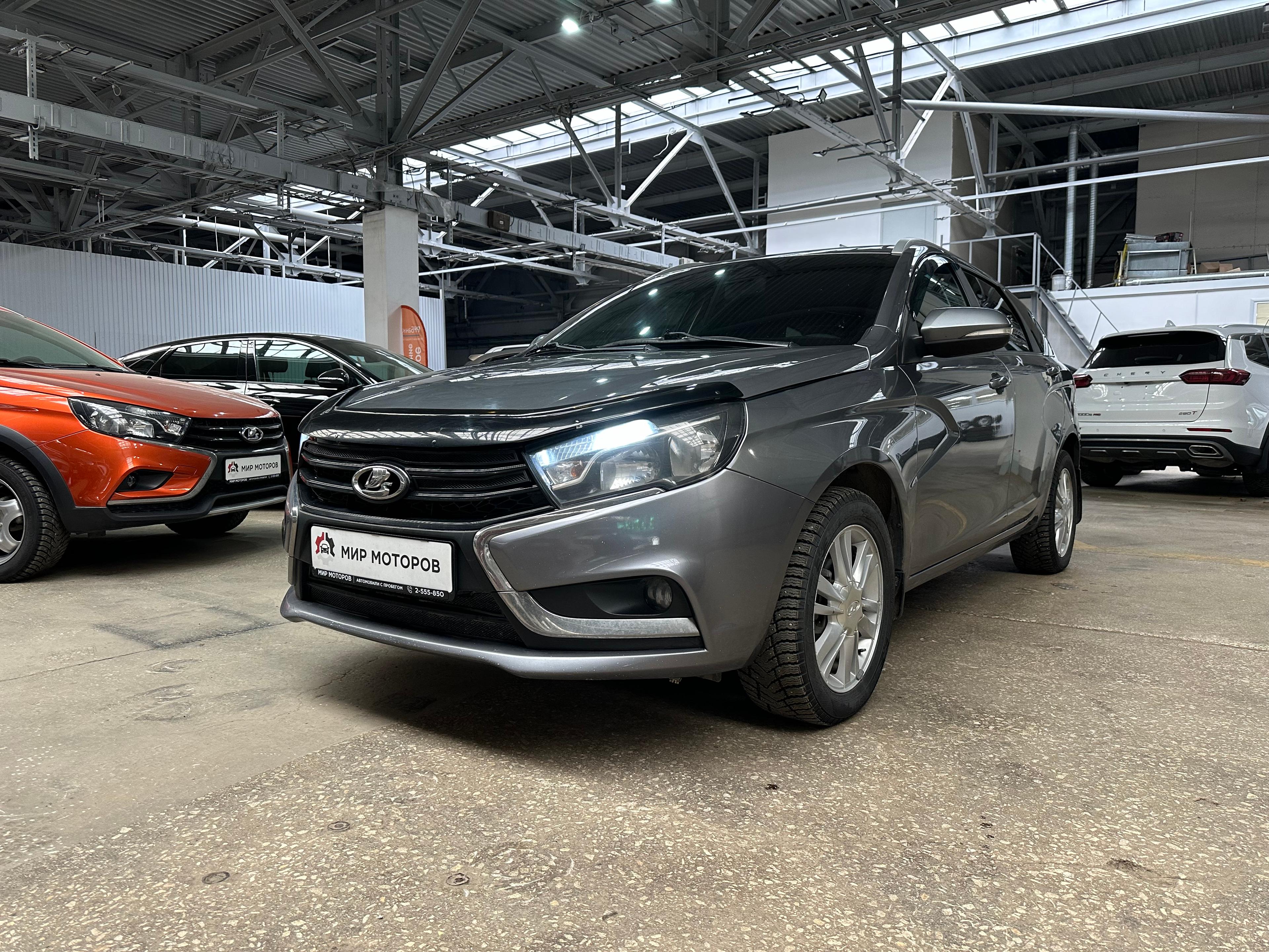 Фотография автомобиля Lada (ВАЗ) Vesta