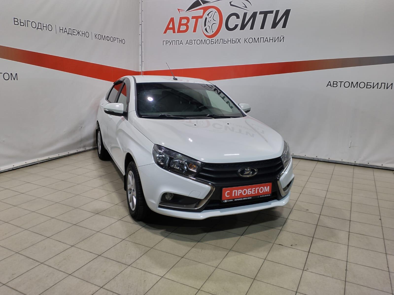 Фотография автомобиля Lada (ВАЗ) Vesta