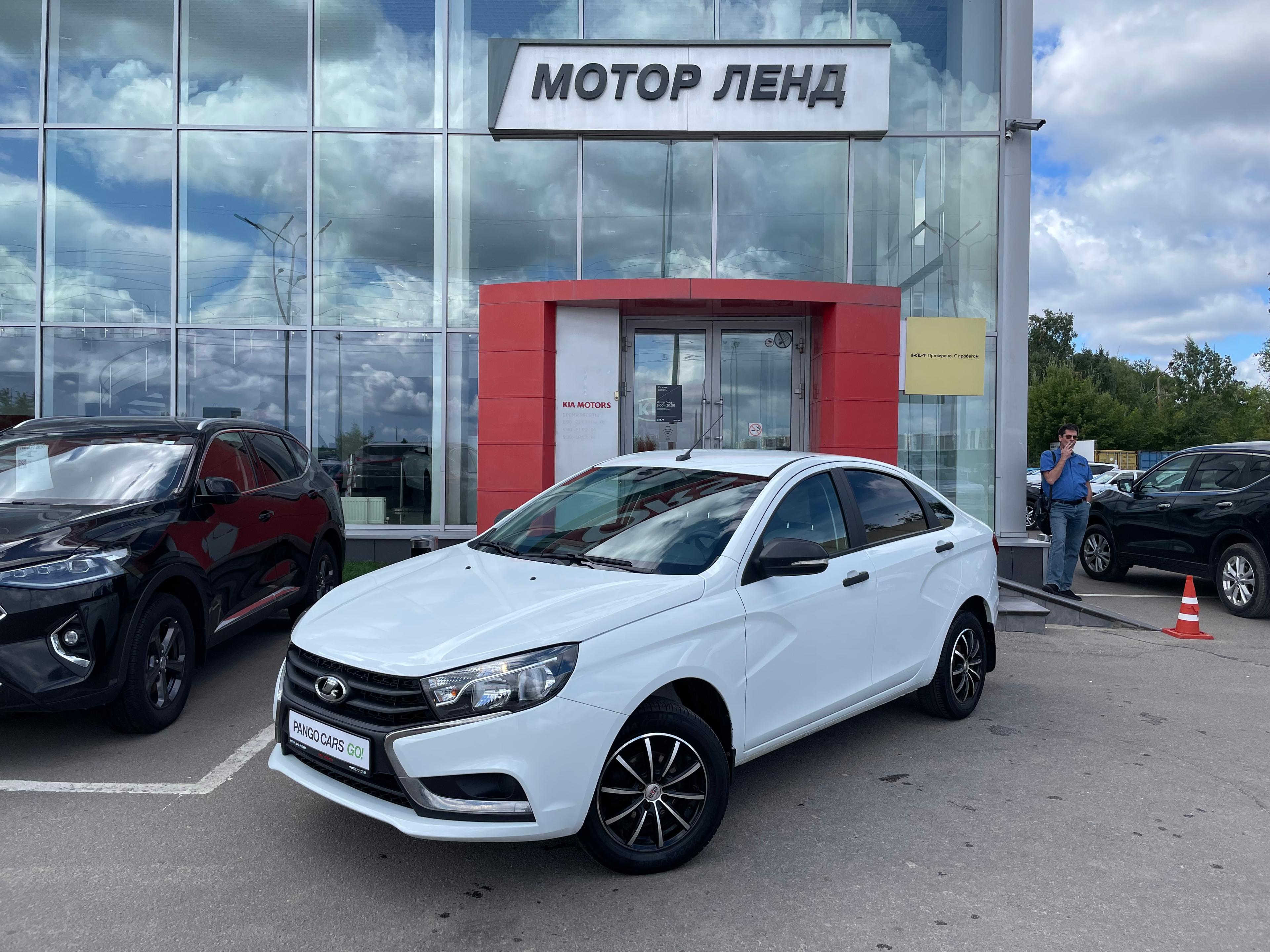 Фотография автомобиля Lada (ВАЗ) Vesta