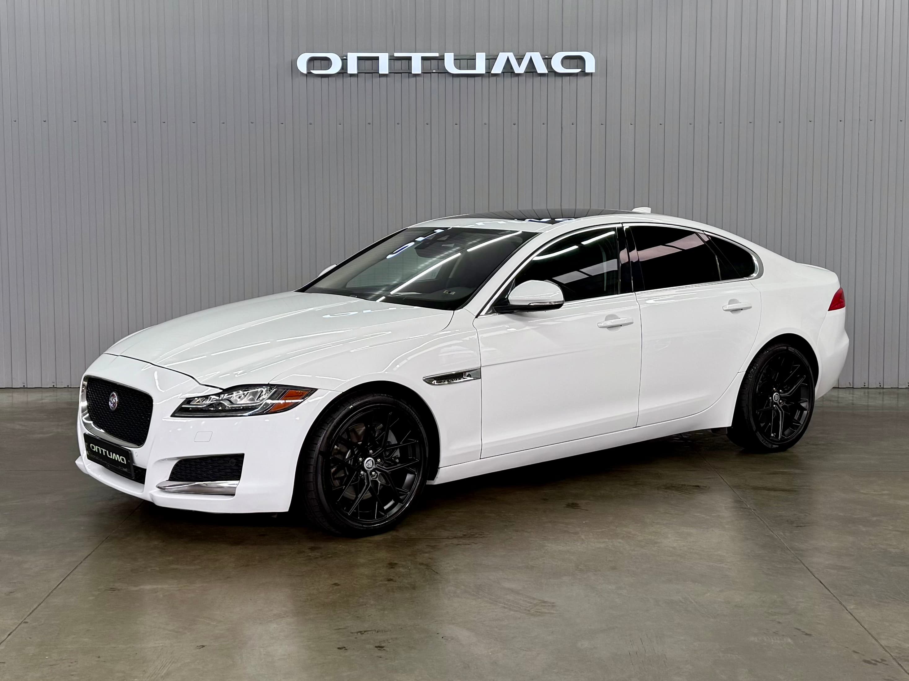 Фотография автомобиля Jaguar XF