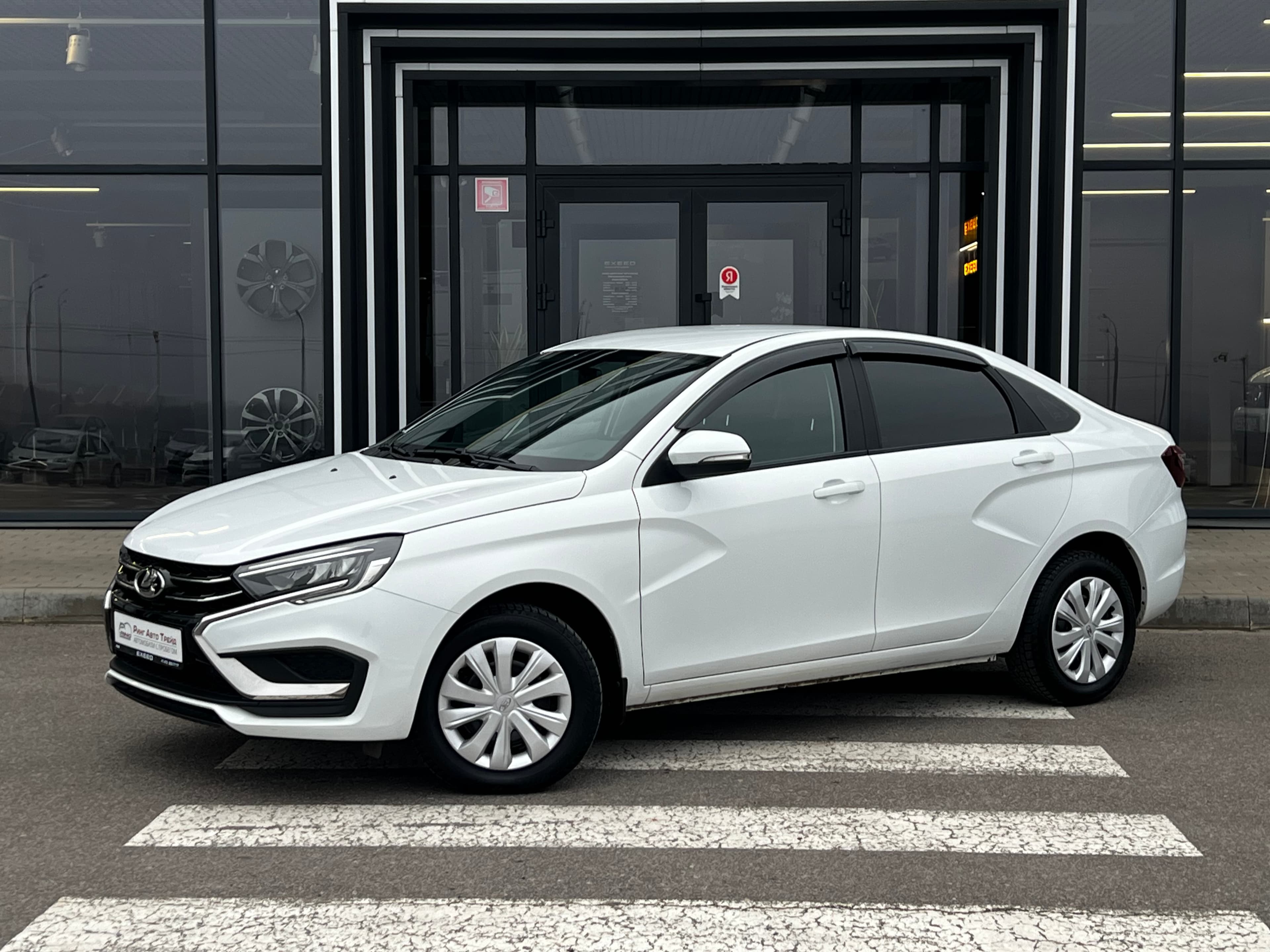 Фотография автомобиля Lada (ВАЗ) Vesta