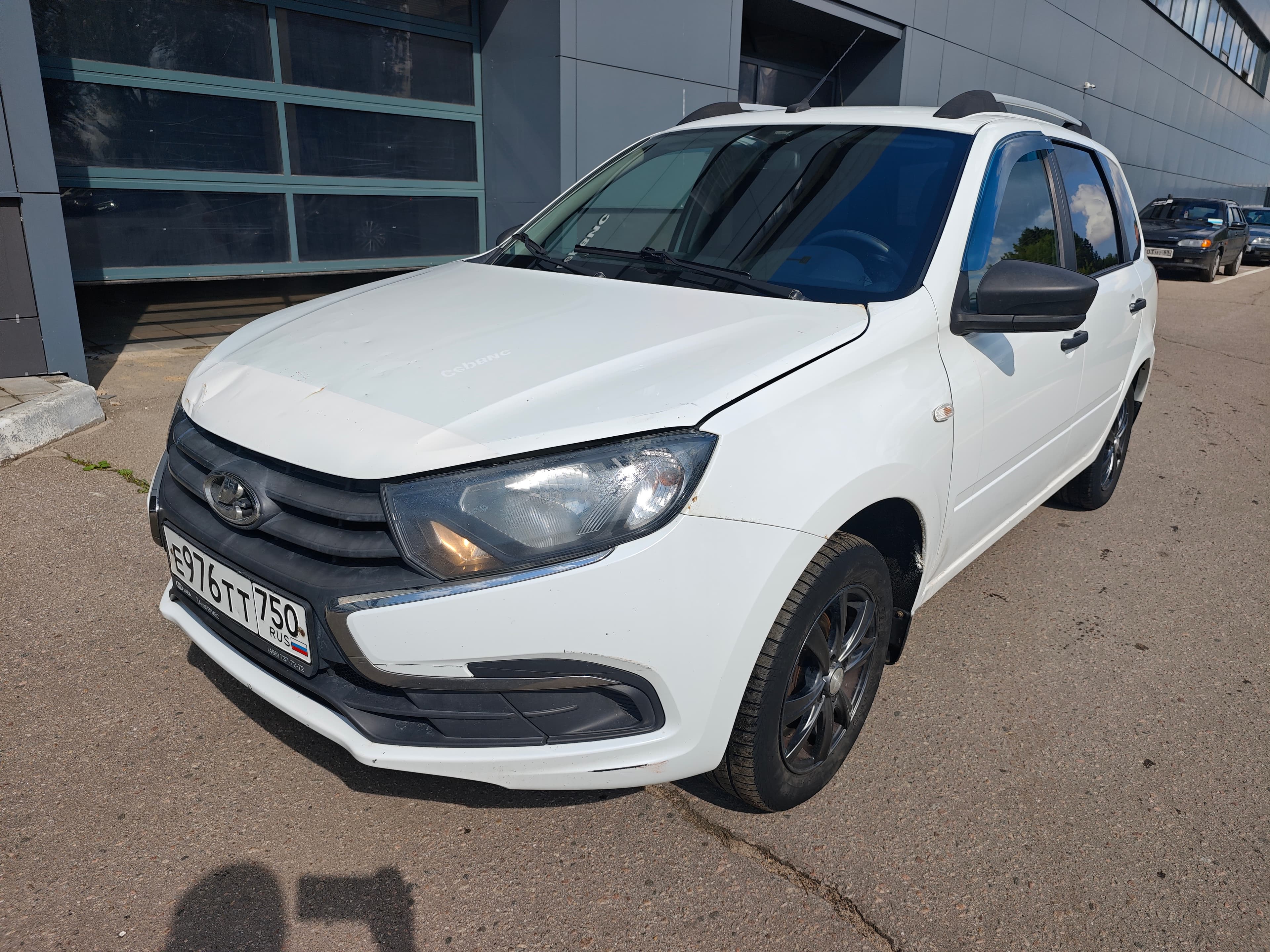 Фотография автомобиля Lada (ВАЗ) Granta
