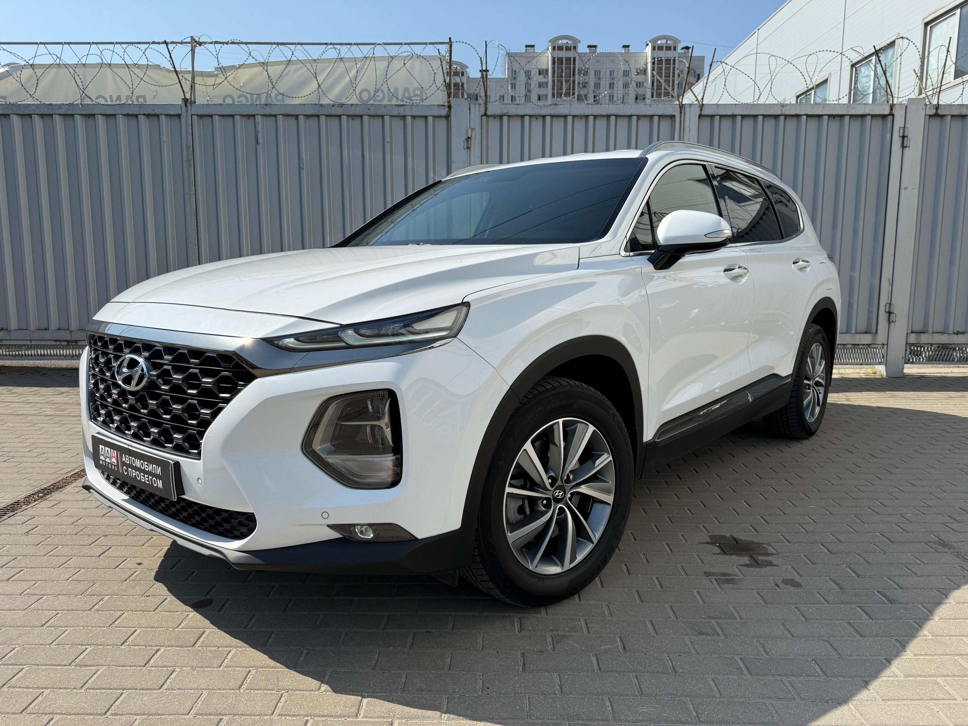 Фотография автомобиля Hyundai Santa Fe