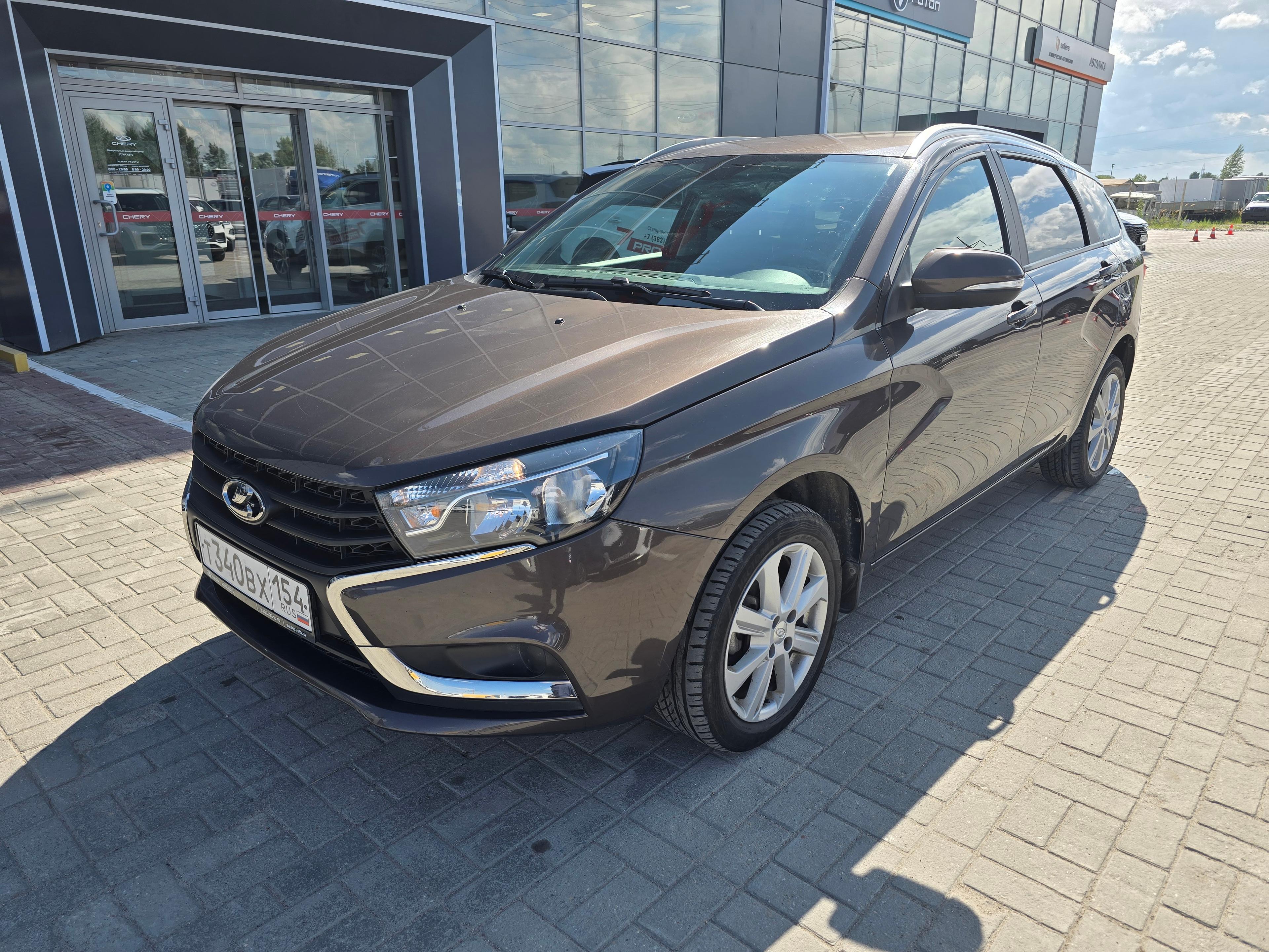 Фотография автомобиля Lada (ВАЗ) Vesta