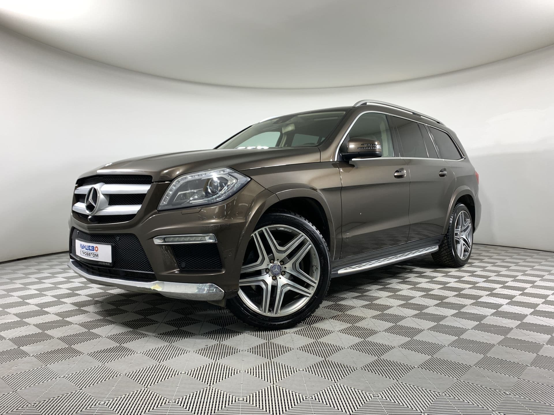 Mercedes benz gl класс ii x166. Мерседес gl 500 2013. Mercedes benz gl class 2022. Обои на телефон белый mercedes gl 350 bluetec. Mercedes gl 500 2013.