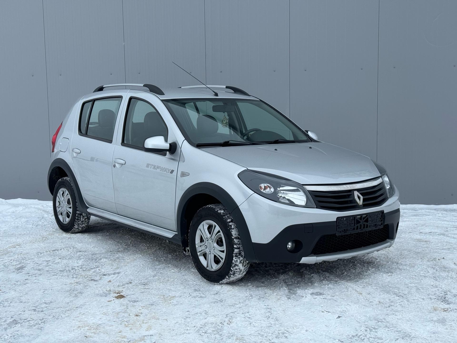 Renault sandero 2018. Машина рено логан хэтчбек. В. Renault sandero 2015. Renault sandero stepway 2021 ночью.