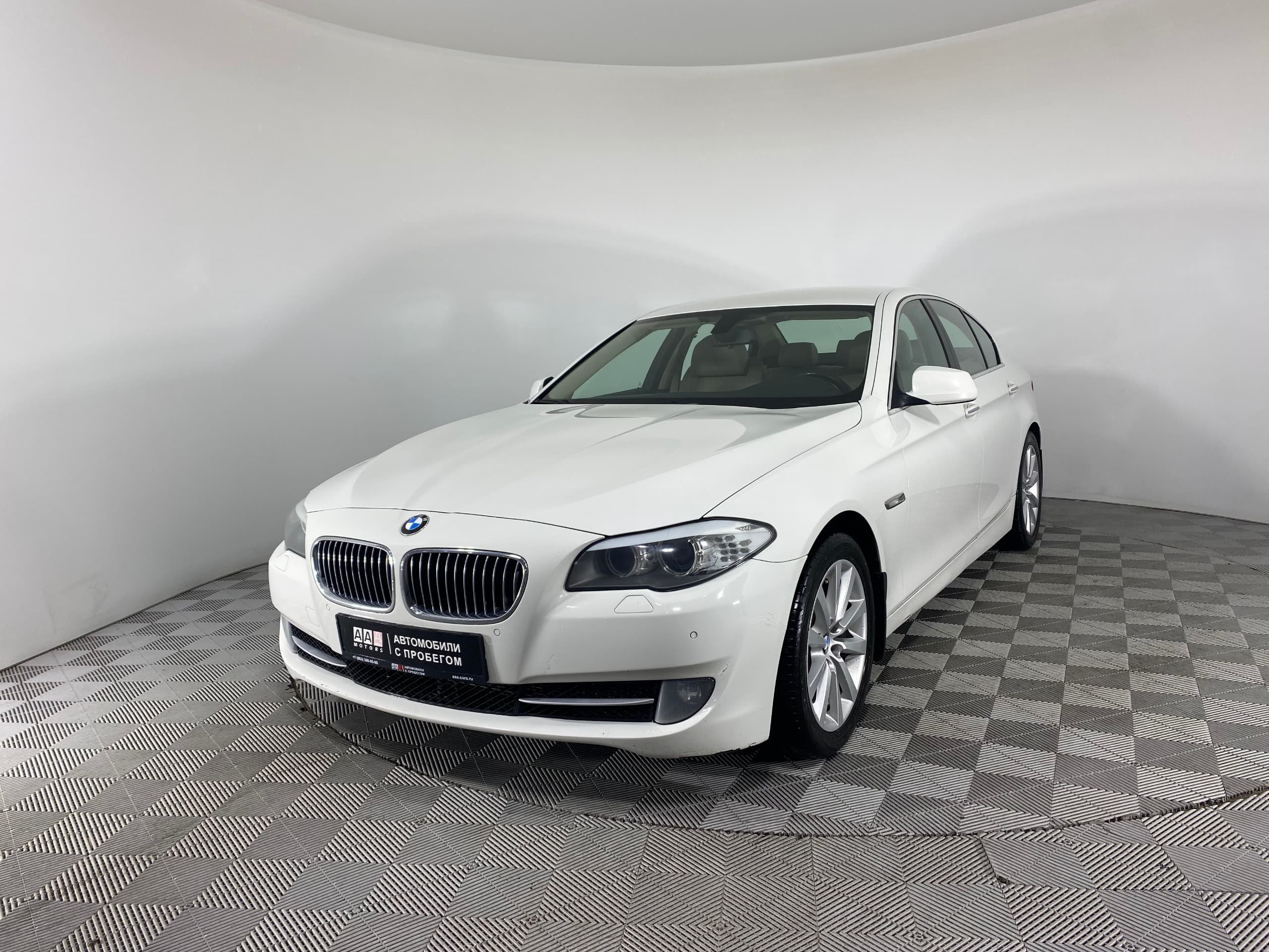 Фотография автомобиля BMW 5 серия