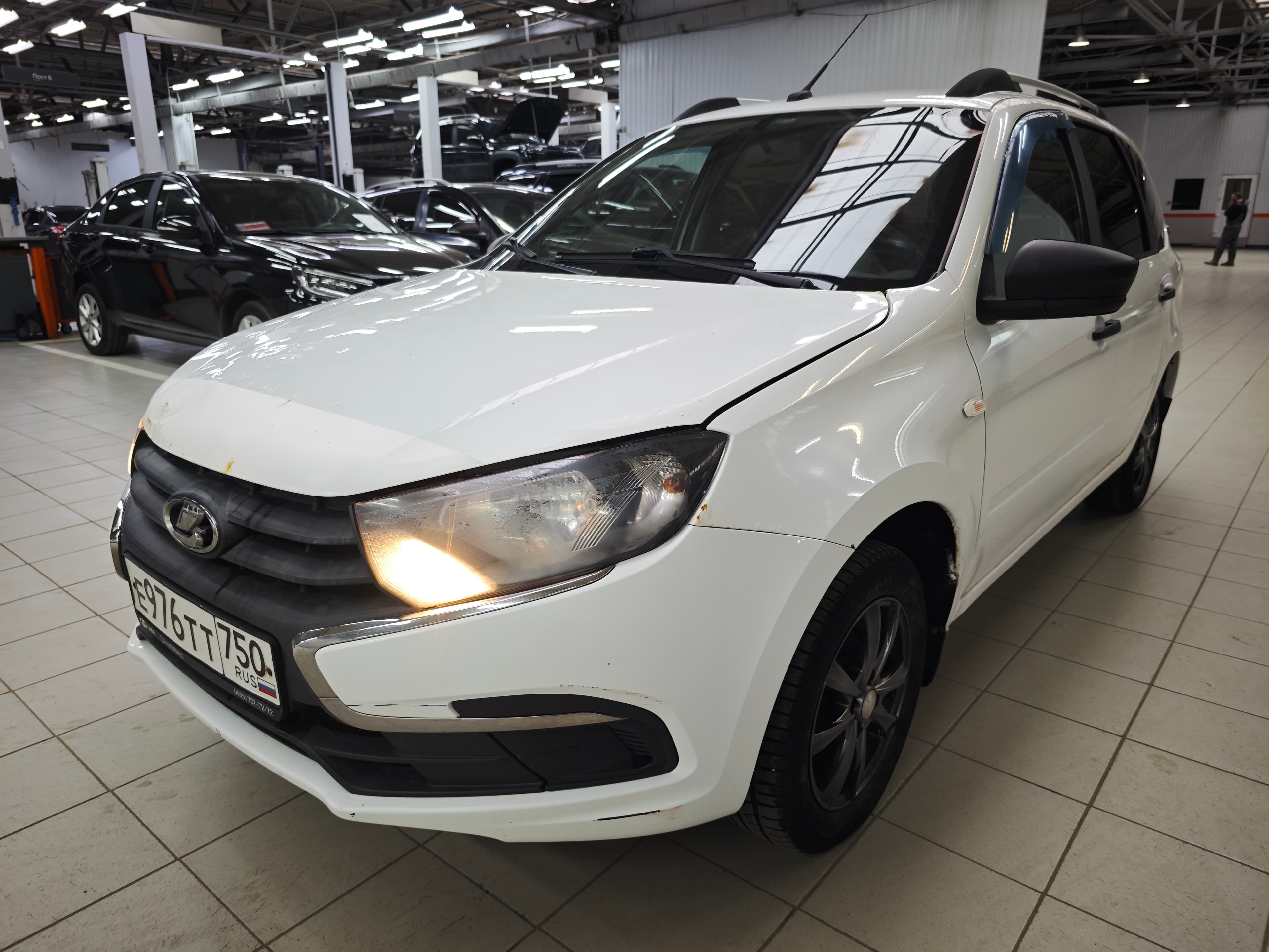 Фотография автомобиля Lada (ВАЗ) Granta