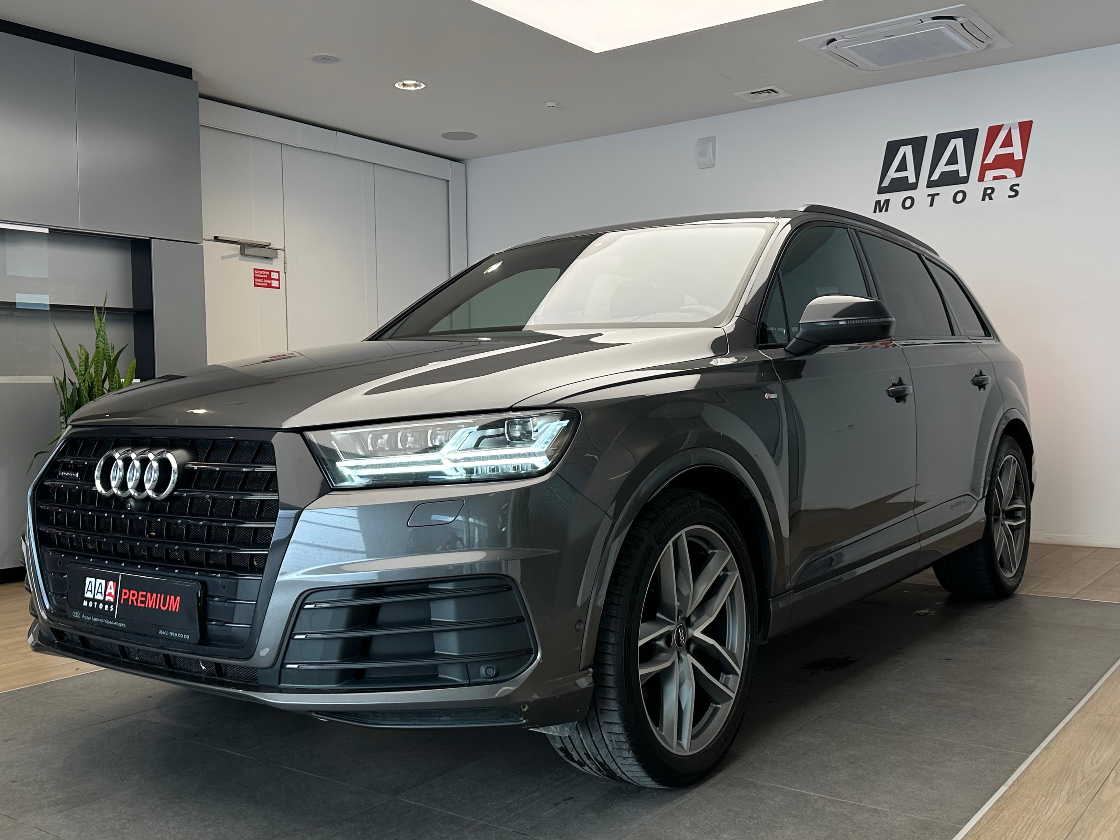 Фотография автомобиля Audi Q7