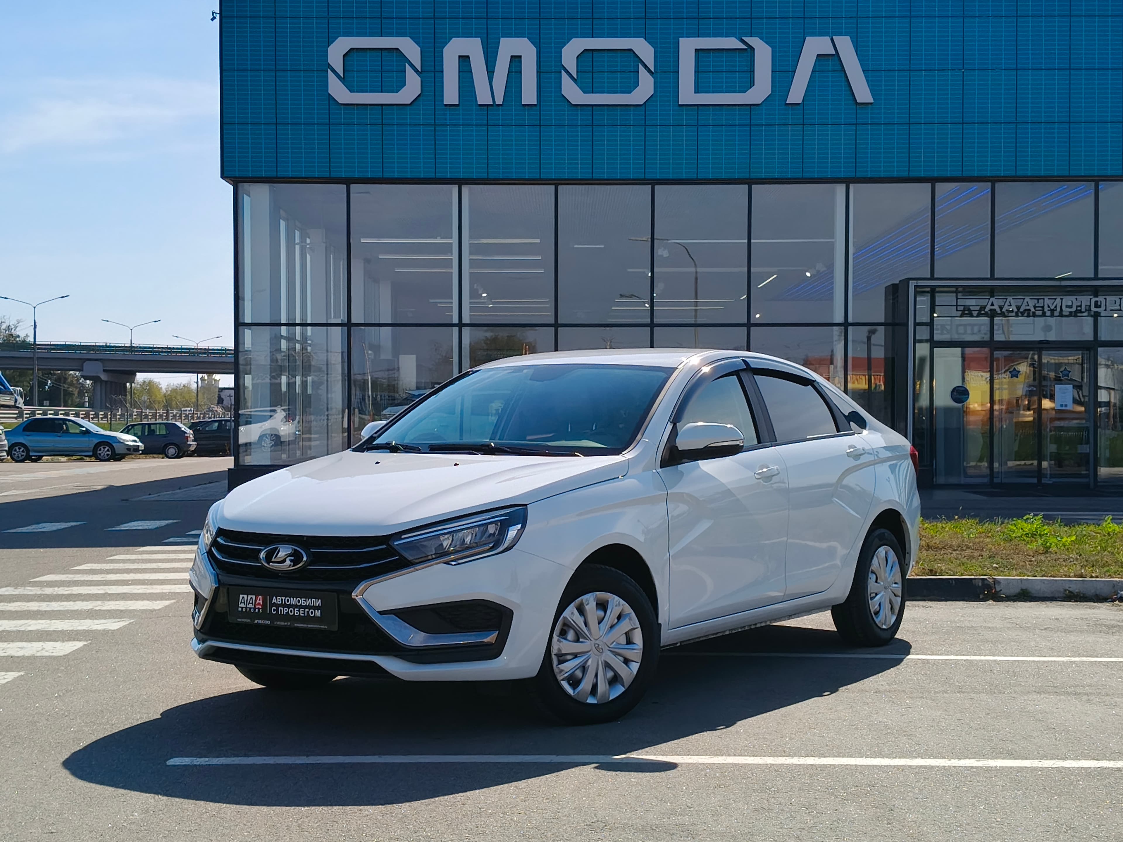 Фотография автомобиля Lada (ВАЗ) Vesta