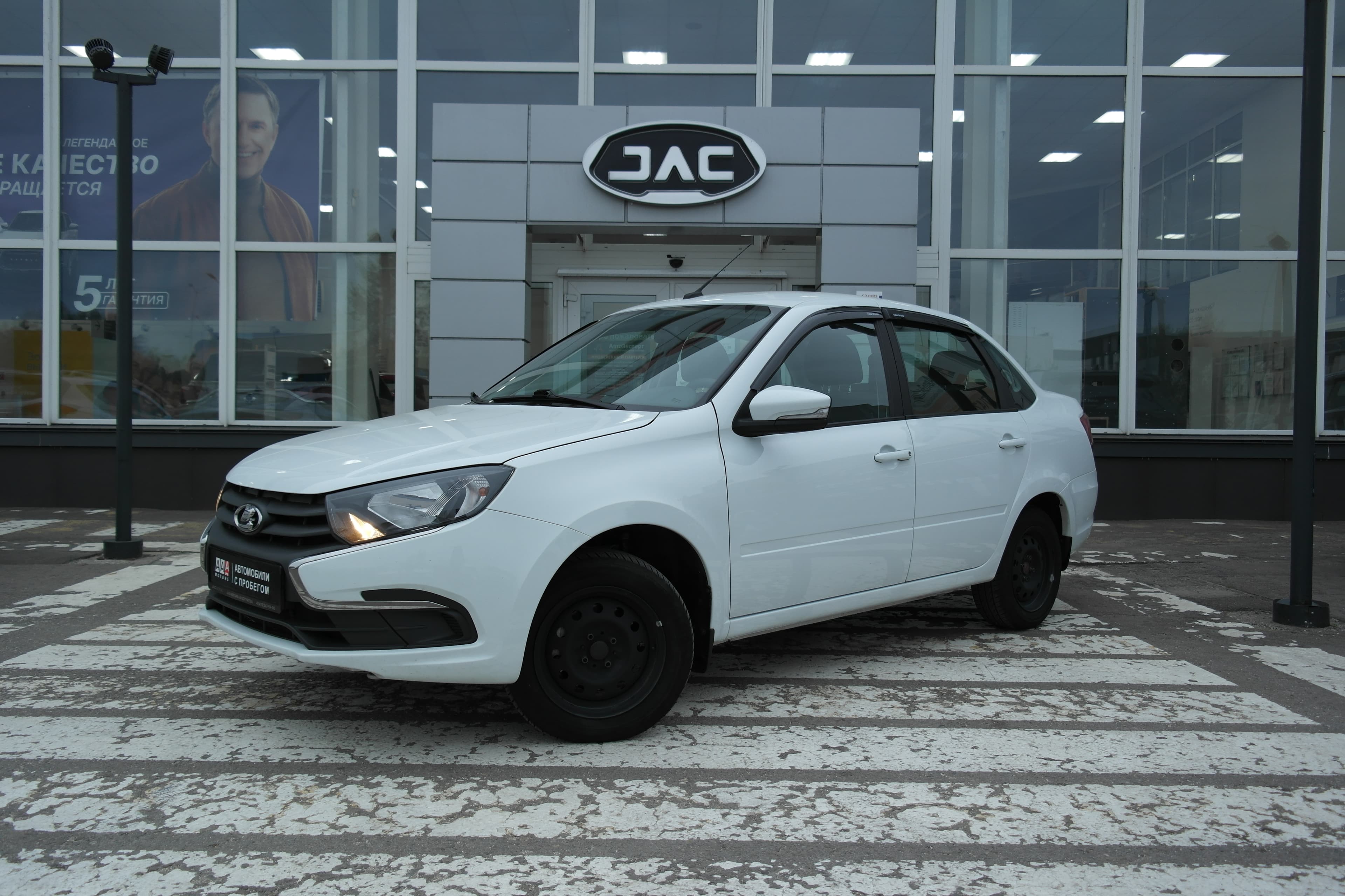 Фотография автомобиля Lada (ВАЗ) Granta