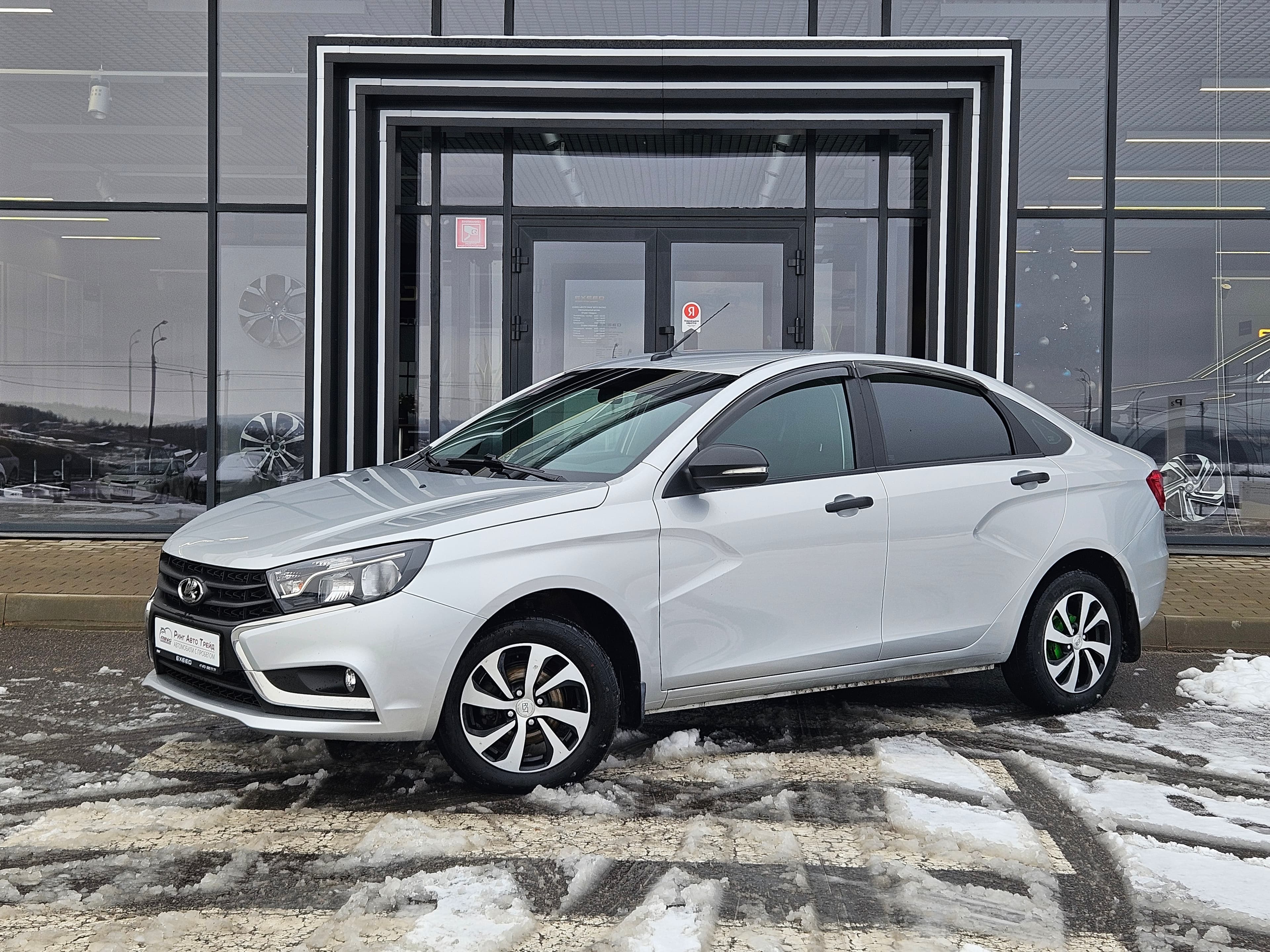 Фотография автомобиля Lada (ВАЗ) Vesta