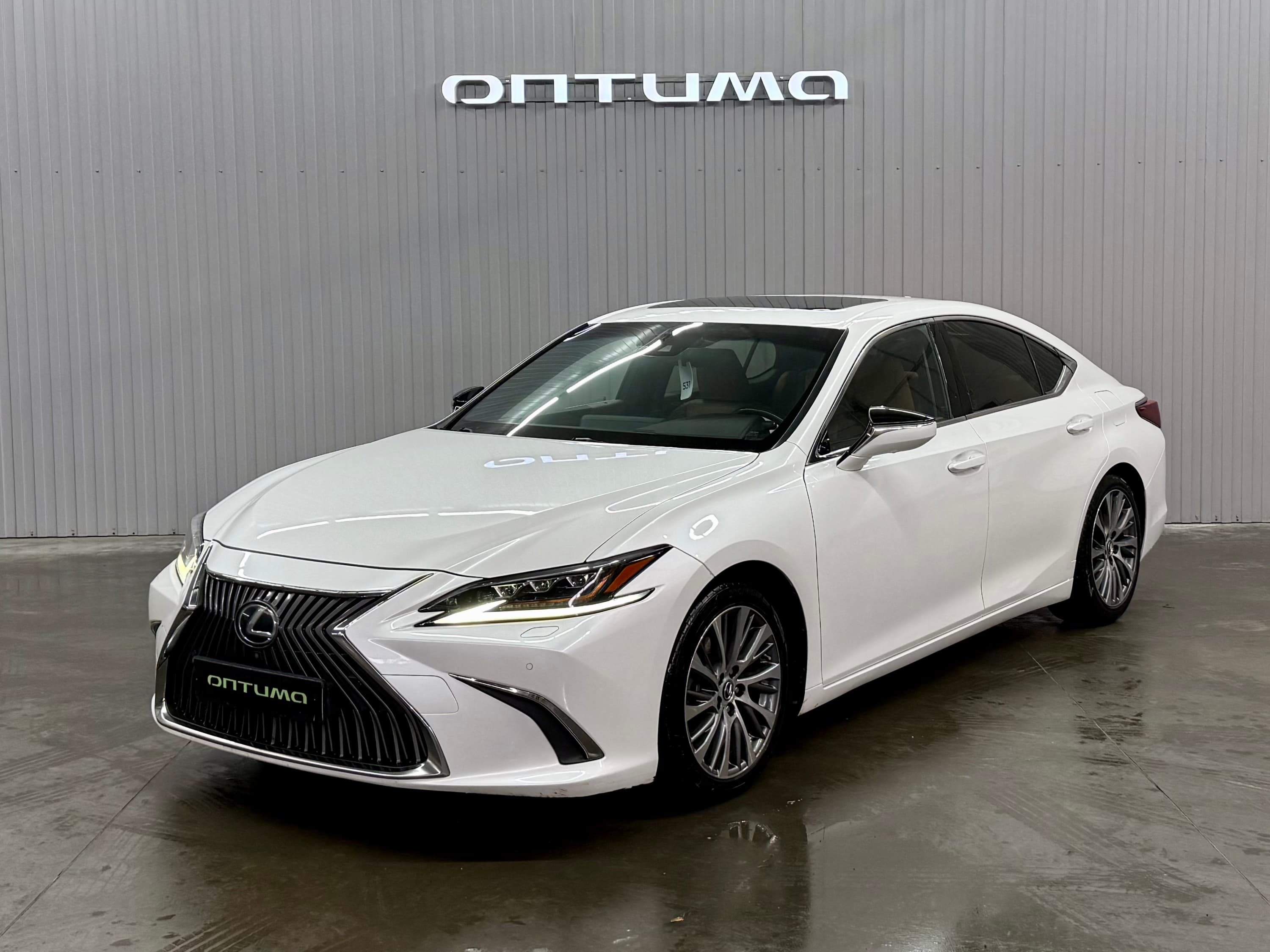 Фотография автомобиля Lexus ES