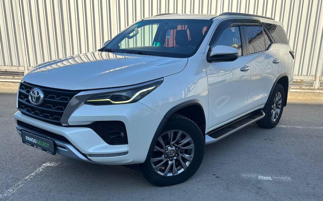 Фотография автомобиля Toyota Fortuner