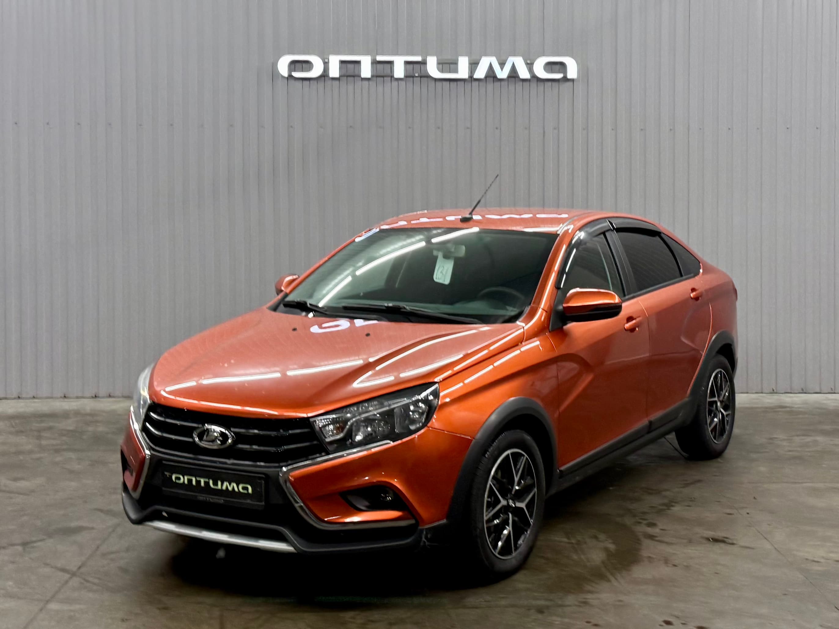 Фотография автомобиля Lada (ВАЗ) Vesta