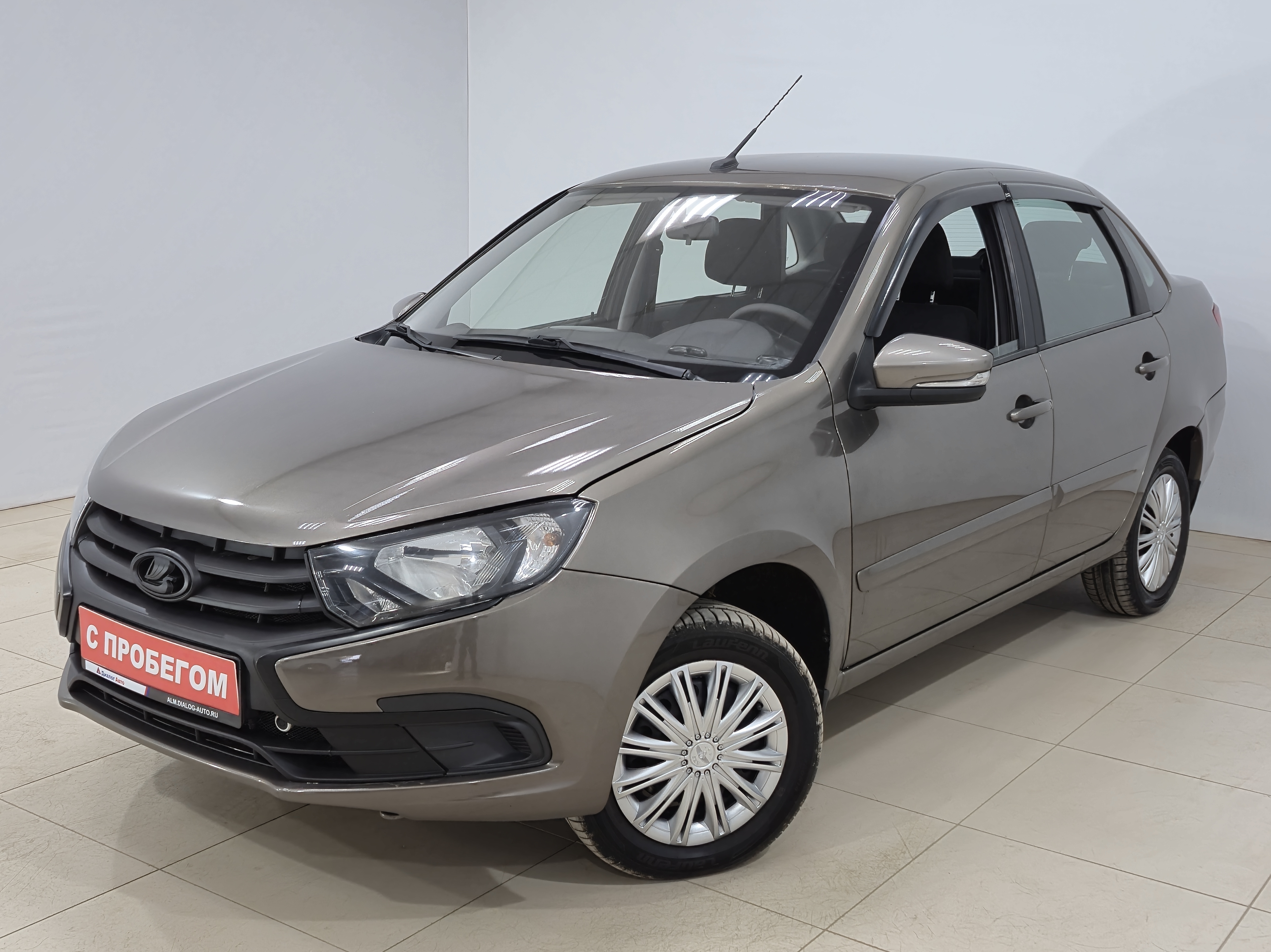 Фотография автомобиля Lada (ВАЗ) Granta