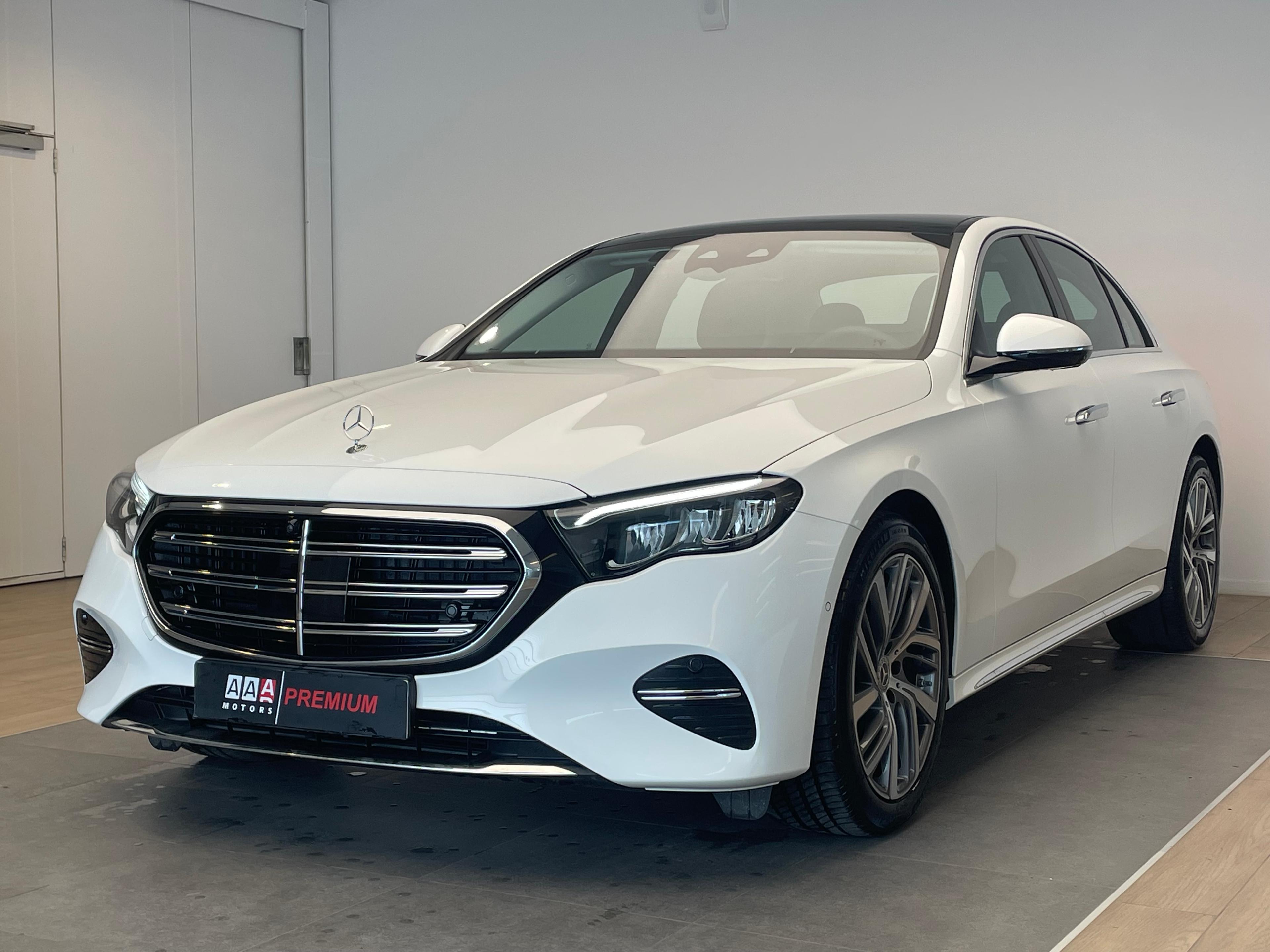 Фотография автомобиля Mercedes-Benz E-Класс