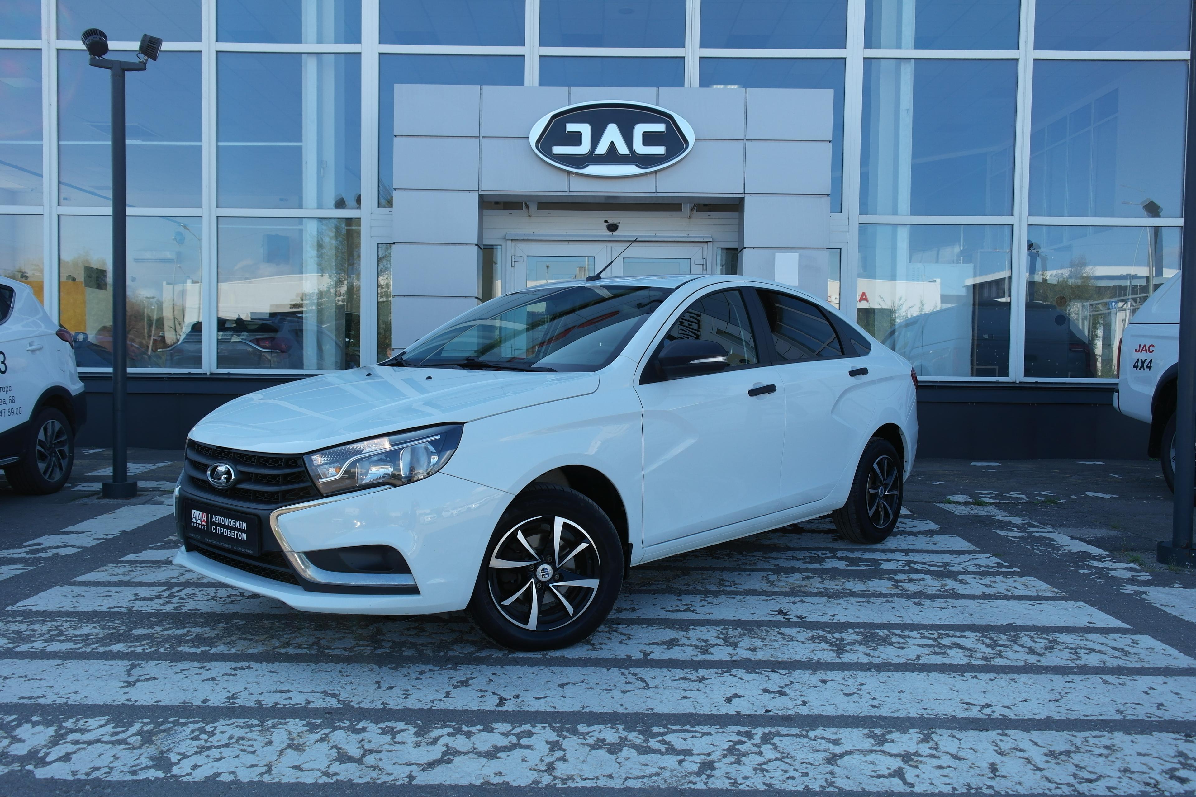 Фотография автомобиля Lada (ВАЗ) Vesta