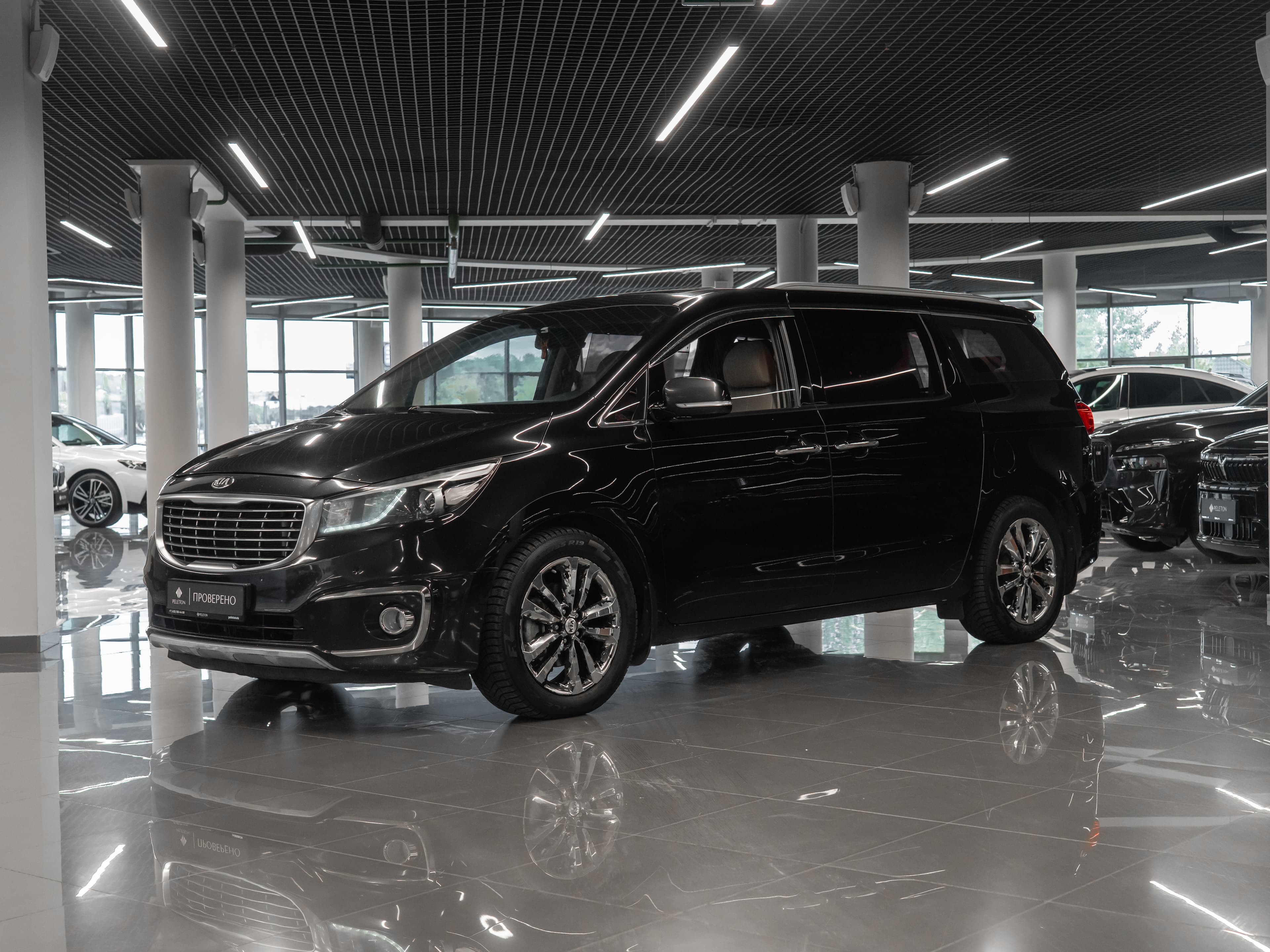 Фотография автомобиля Kia Carnival