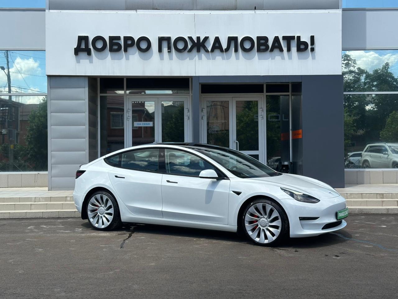 Фотография автомобиля Tesla Model 3
