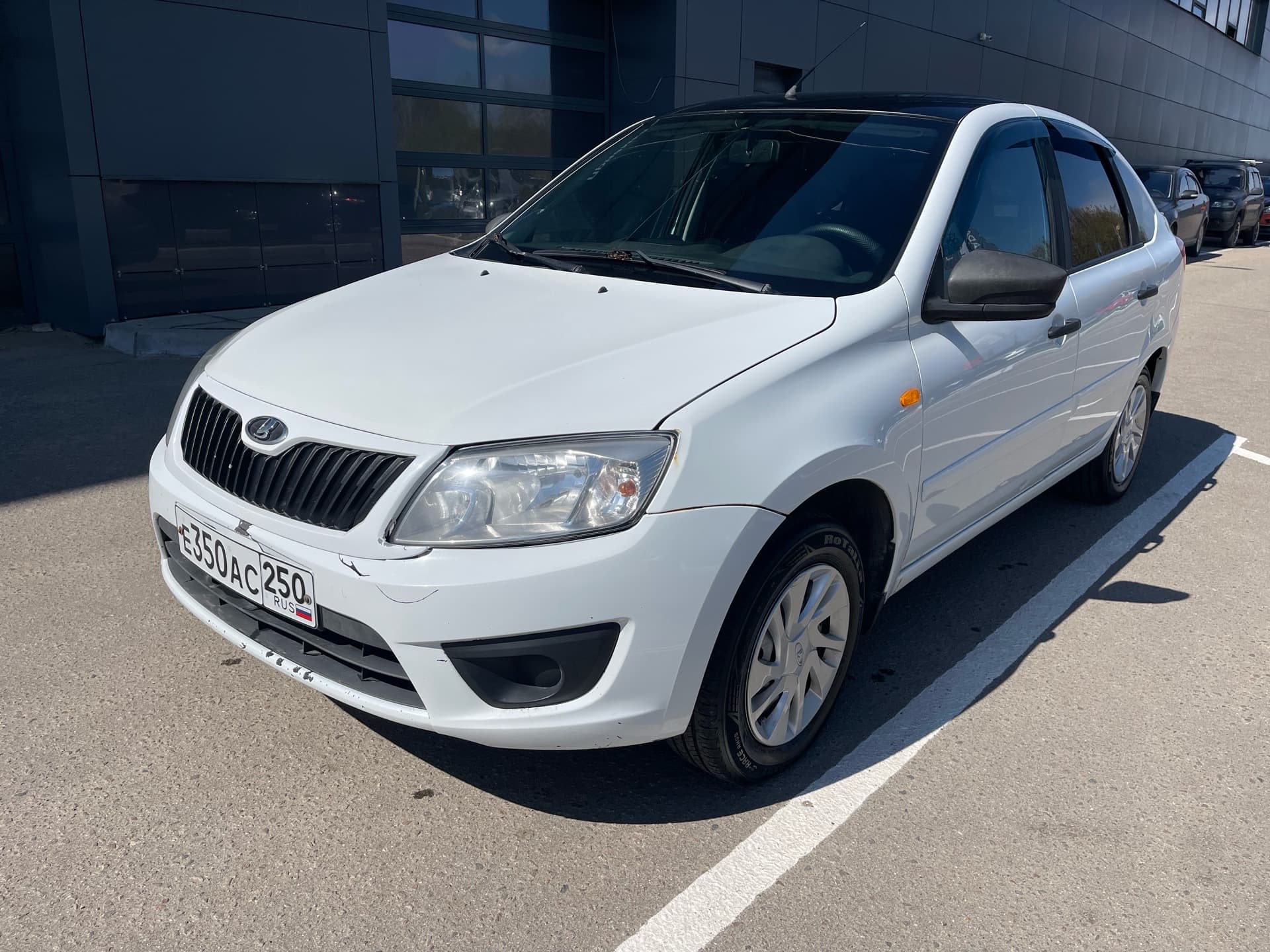 Фотография автомобиля Lada (ВАЗ) Granta