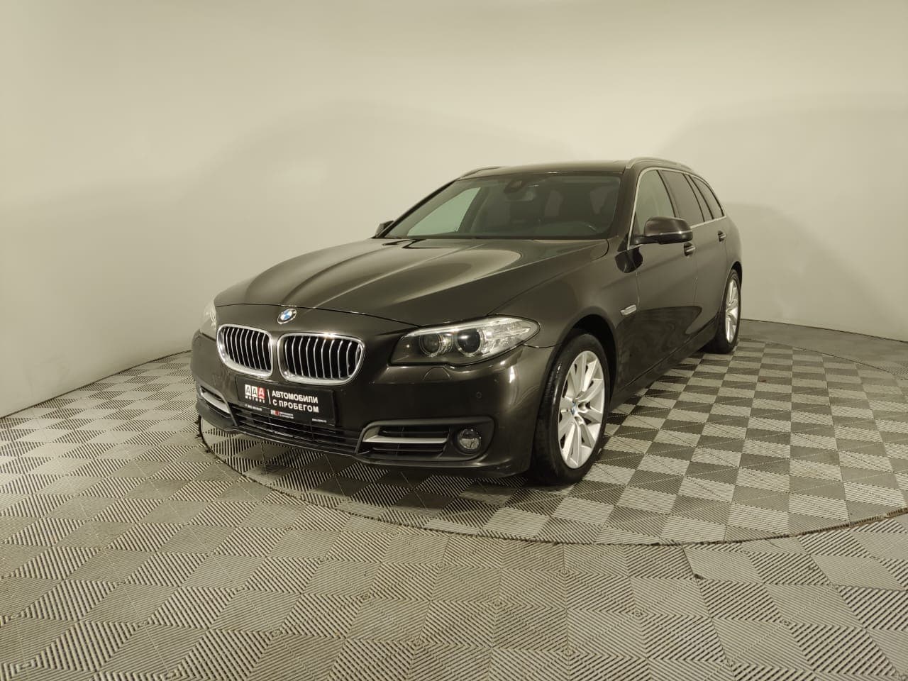 Фотография автомобиля BMW 5 серия