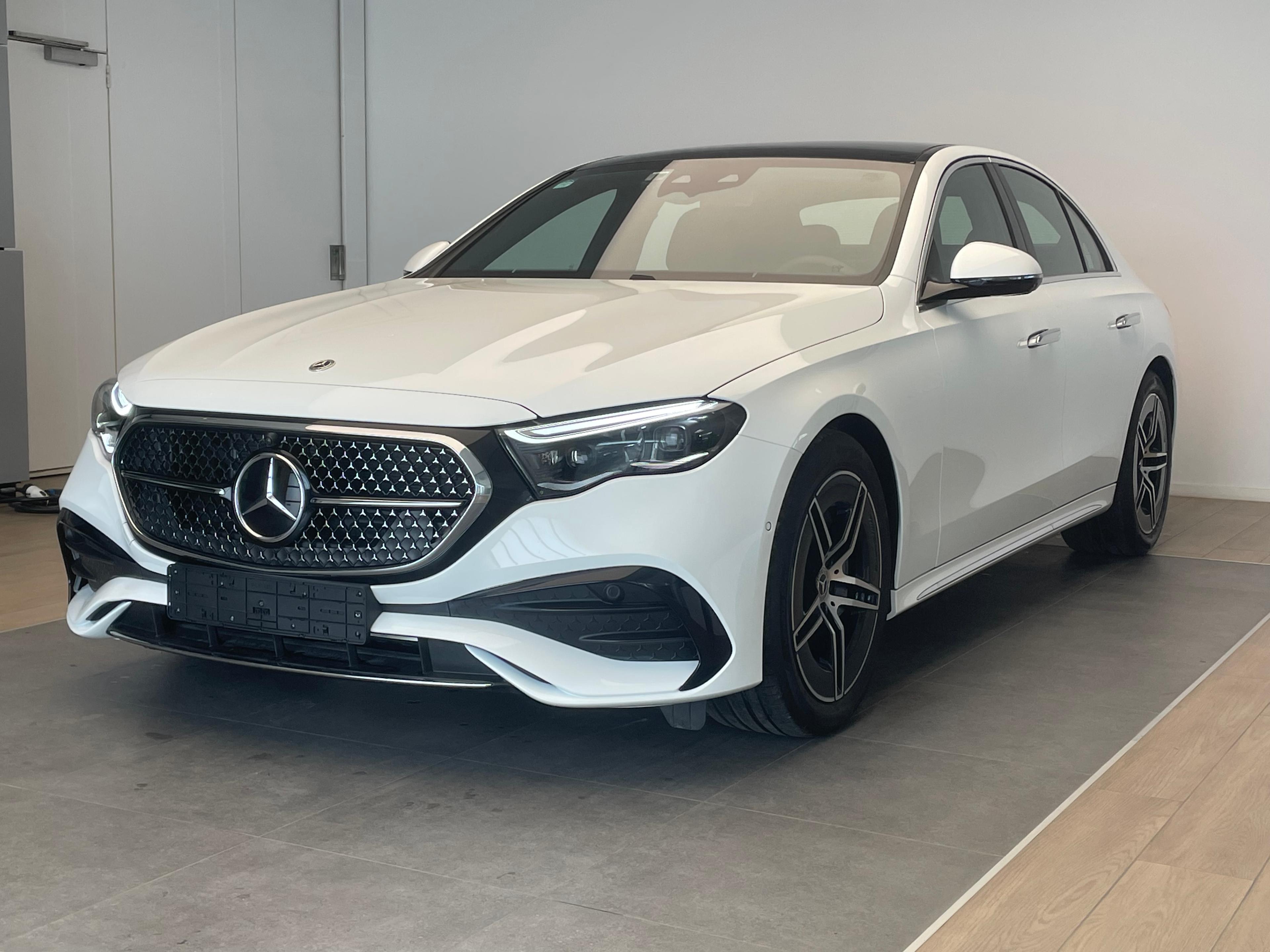 Фотография автомобиля Mercedes-Benz E-Класс