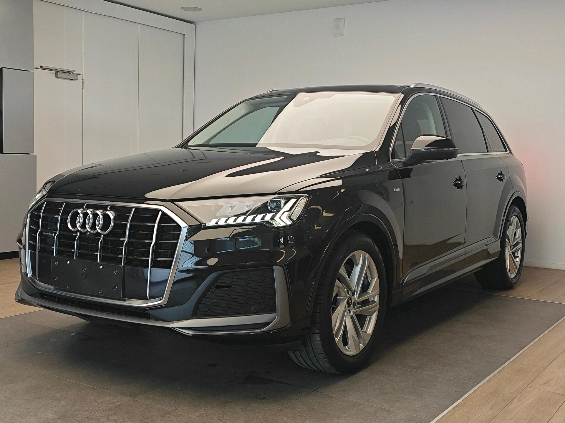 Фотография автомобиля Audi Q7